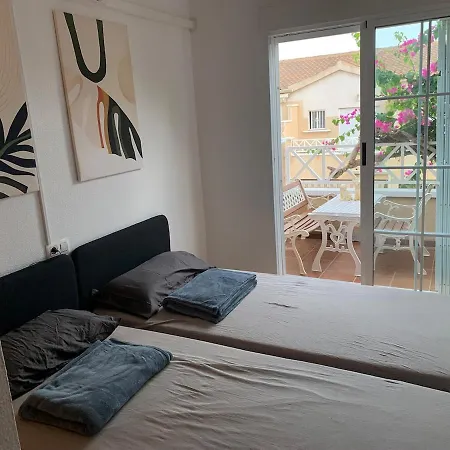 Сasa de vacaciones Charming Duplex With Pool