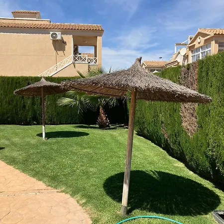 Сasa de vacaciones Charming Duplex With Pool
