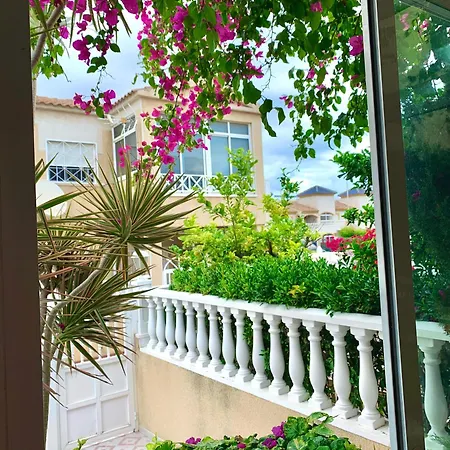 Charming Duplex With Pool * 또레비에하